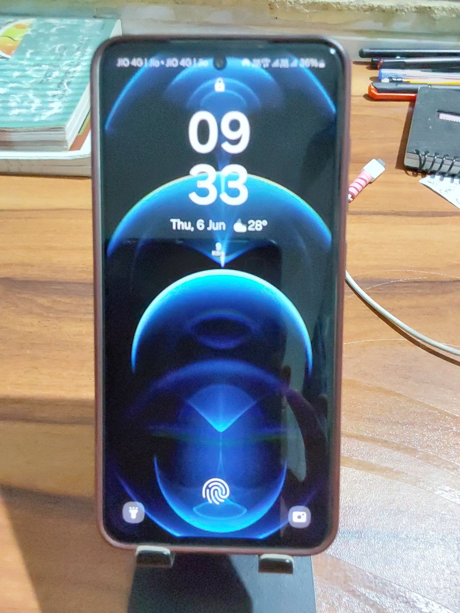 Ramkrushna259's tweet photo. After a  long wait of 10 days samsung replace my S21 fe display which had green line issue on it with  service cost of Rs2000 &amp; gave me a discount of Rs8000.Thank you.👍
@SamsungIndia https://t.co/Ef4VlJJViR