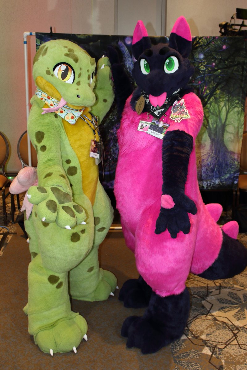 AvocadoSnek's tweet photo. Happy birthday to my suit sister, @Rabbitasaur! https://t.co/yhpDsMjE3Y