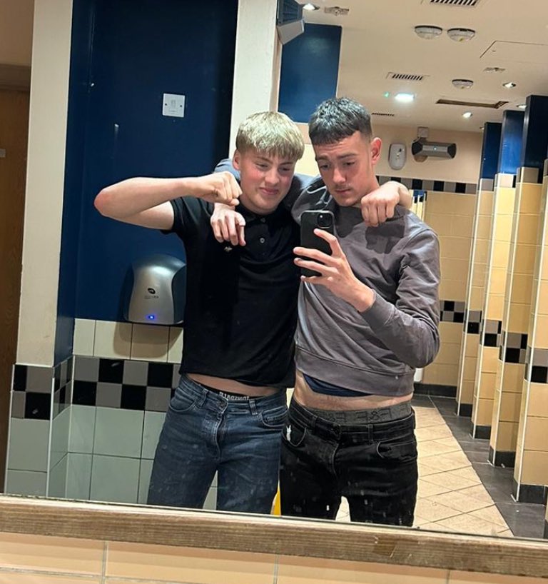 ASSISTANT MANAGER📣🦓

The new assistant manager of Zebras FC will be Ryan Knibbs which we think is a great appointment seeing how close the bond is between Mullins and Knibbs this we feel will get the best out of the players and guarantee great performance and football played🦓