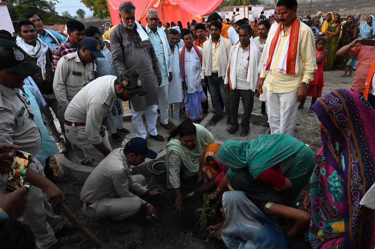 Prahlad Singh Patel ( वृक्ष से जल, जल से जीवन) tweet media