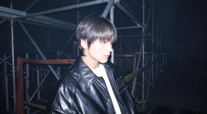 speakofphuri's tweet photo. 📍Somewhere in L0nd๐n 
#ชาวม่วงส้มอินลอนดอน

Bring the black riding hood to travel the night out 🧛🏻 https://t.co/TNy2Nj2nEz