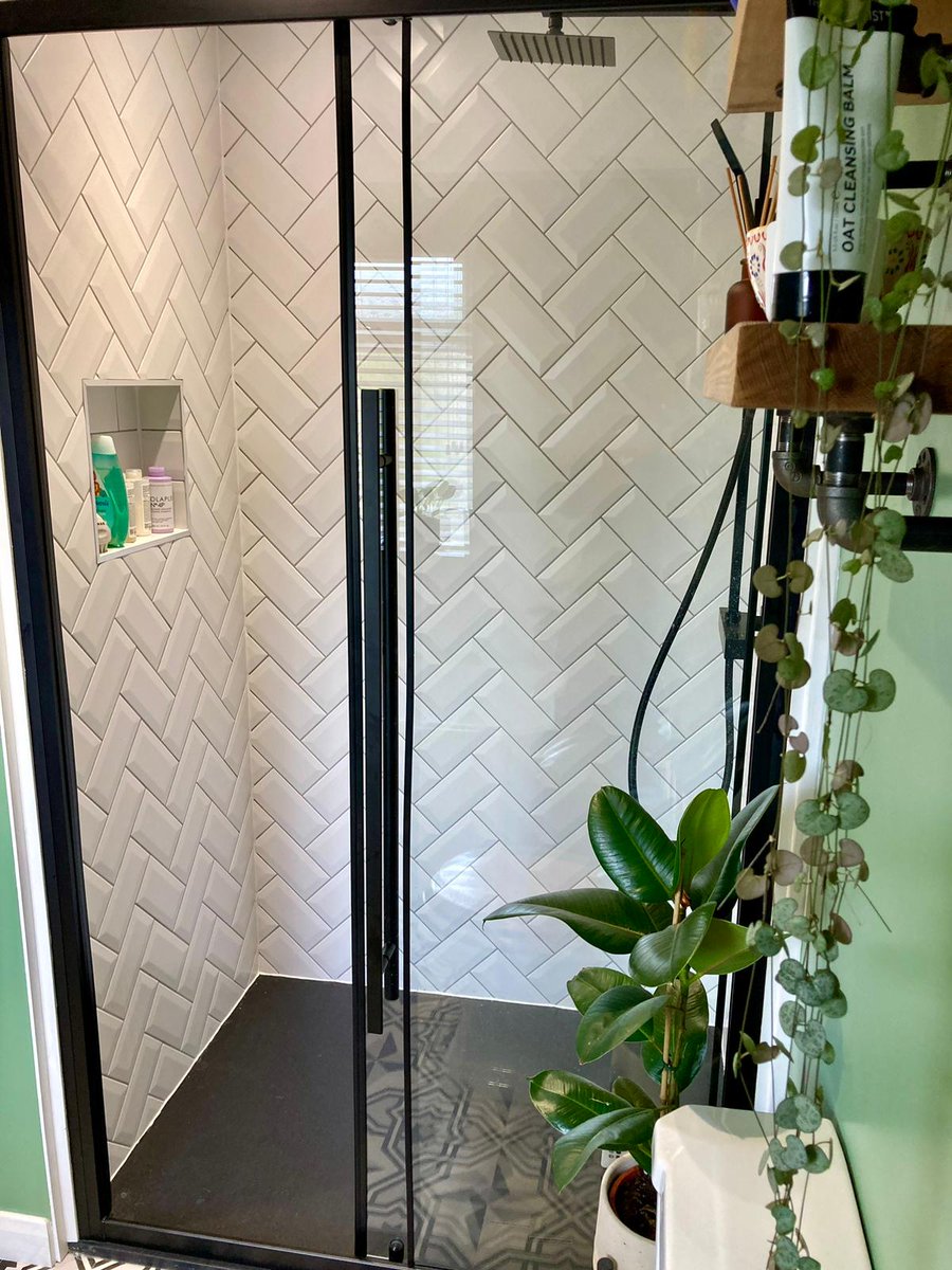 LivingHeating's tweet photo. A couple of photos of the bathroom we recently renovated #newbathroom https://t.co/JweSV1KPKr