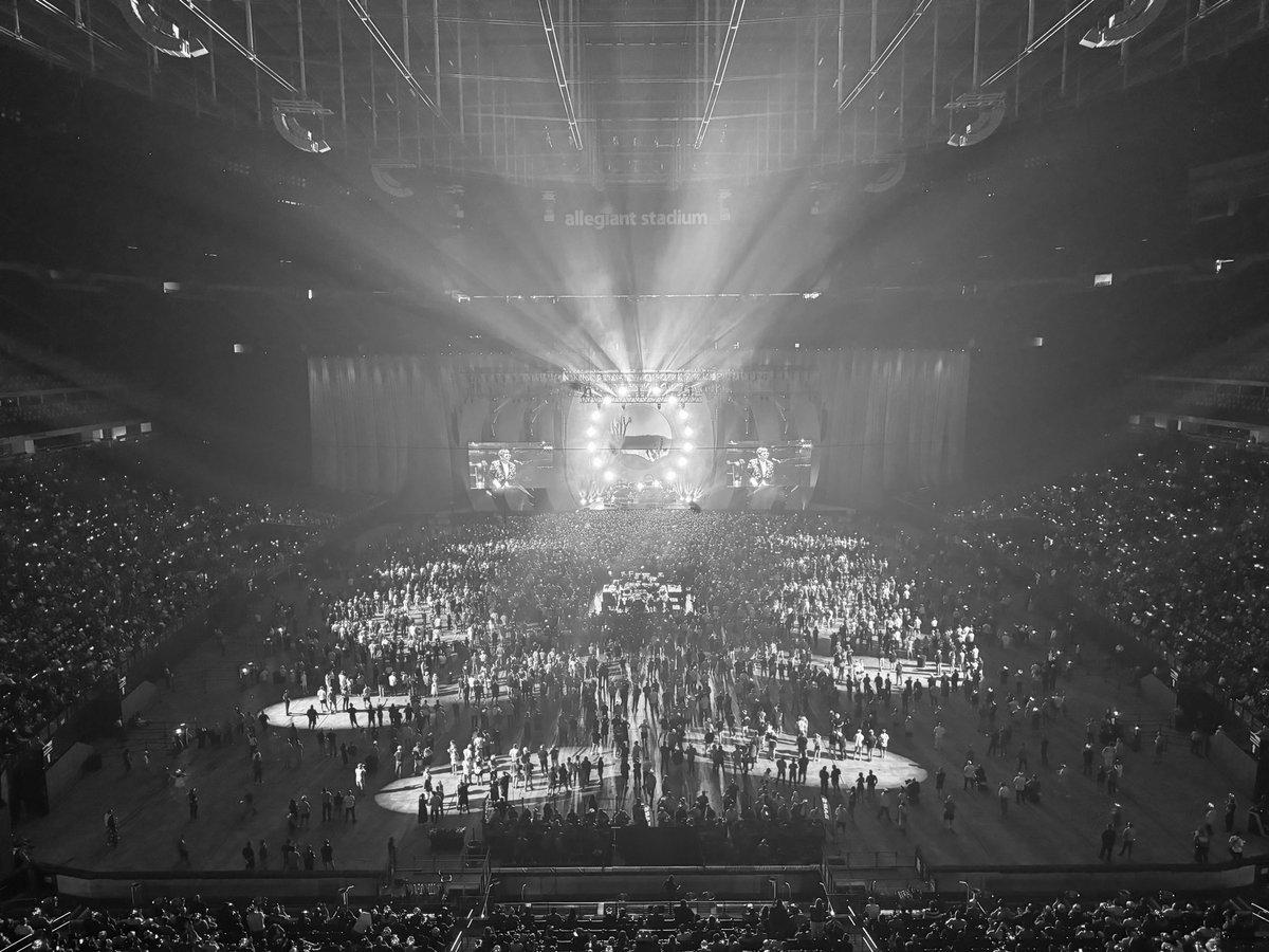 Last day of #CiscoLive! What a week:

- Awesome new announcements and sessions ✅
- Met many incredible new people and old friends ✅
- Gave away 15 bags of HARIBO candy ✅
- Passed the ENCOR (350-401) exam ✅
- Won the CTF 1st place for Meraki ✅
- Saw Elton John live 🤩👇🏼