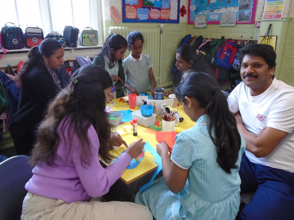 What a fantastic 'Day in the Life' we experienced in Year 3 today. Thank you to all the parents who attended. We  spent a very happy afternoon together creating our own dream jars inspired by BFG. Well done to all the talented artists and dreamers.