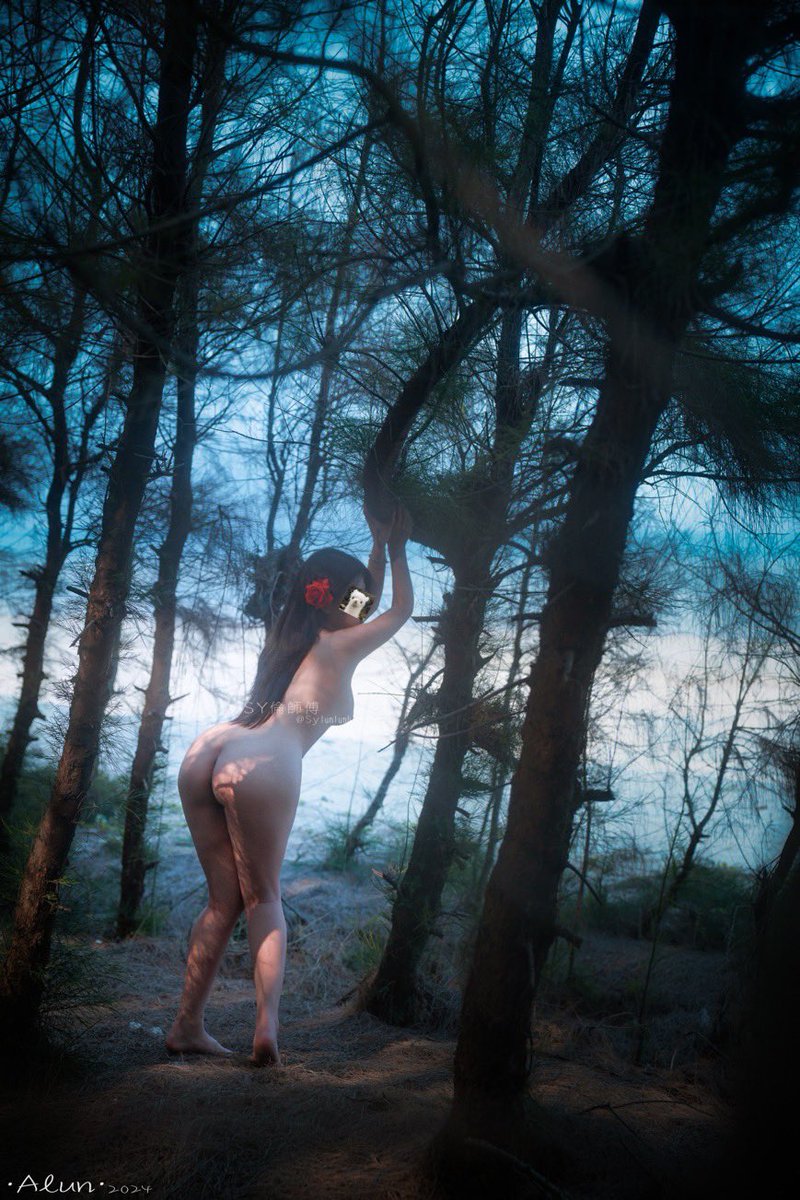 看海🌊🏝️

“荒野旅拍系列”
摄影：@SYlunlunlun 
抄送：@Fengsiyuan 
#广州 #广州约拍 #私房 https://t.co/TOPEME9Iiw