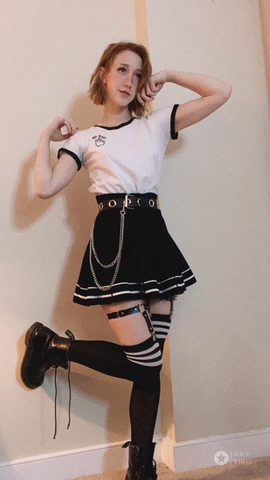 1 pic. This was such a specific era for me aesthetically ? https://t.co/yZRTIbGKBY
