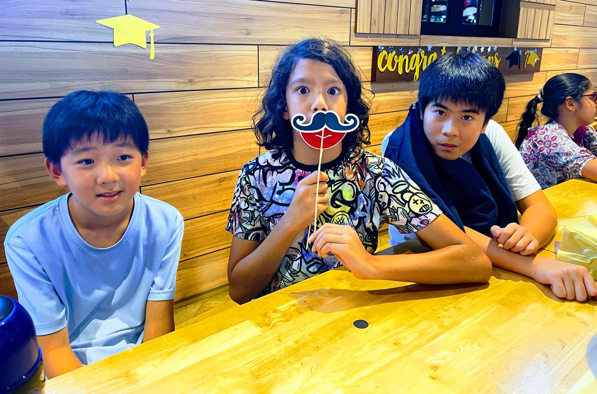 It was an evening of lighthearted revelry for our Year 6s, who were celebrating their last year in #JuniorSchool before they moved on to #SeniorSchool next year! They enjoyed a delicious dinner before heading to the #BlackBox to bust out their best moves at the #disco 🕺🪩