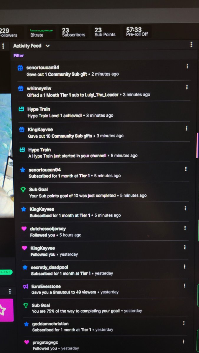 sundazegg's tweet photo. HI WE LIVE AND IDK WHATS HAPPENING https://t.co/JlNEywyWib