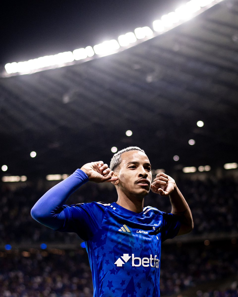 MatheusPereira's tweet photo. “dando graças constantemente a Deus Pai por todas as coisas, em nome de nosso Senhor Jesus Cristo.”
Efésios 5:20

+3 🦊💙

📸: @yuriclfoto https://t.co/MIifhxr2qG