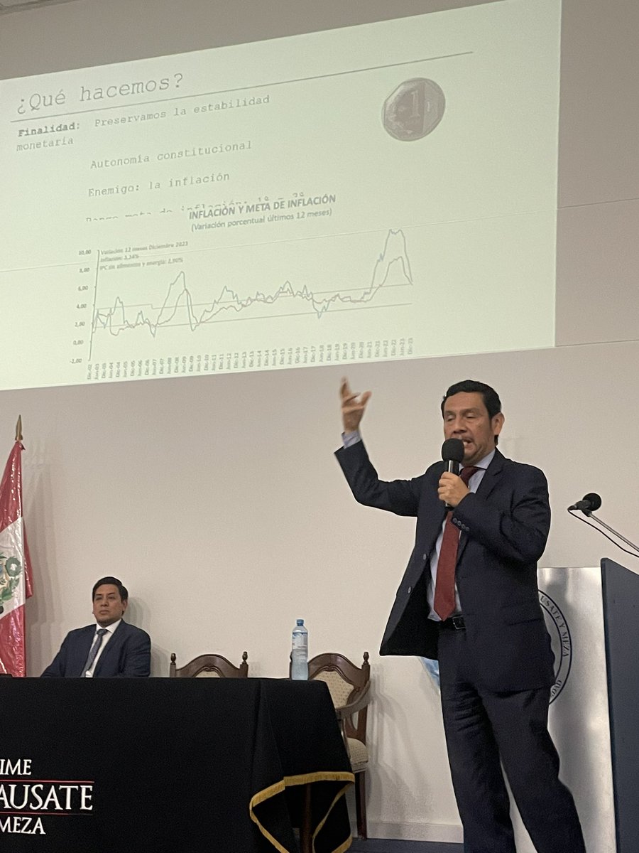 Visionarycor's tweet photo. Jhonny Rojas Blas (Jefe de Prensa del Banco Central de Reserva del Perú): "El enemigo del #BCRP es la #inflación, si los #precios bajan constantemente no hay #inversión y sin inversión no hay #trabajo para los #peruanos." https://t.co/OfMPAtpACF