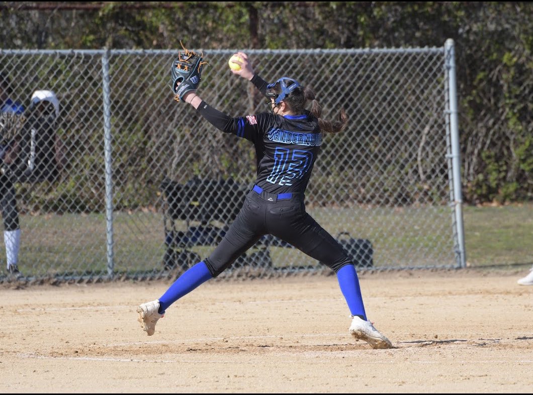 nvandernoth2028's tweet photo. This year I ended my 8th grade year playing varsity softball with a 1.69 ERA, 148 Ks, 4 shutouts, and 1 no hitter. I also hit over .400 with 22 RBIs. Thank you to everyone. Now onto summer ball and a new chapter… @IHartFastpitch @EastCoastFP
@USSSAFastpitch @mmass137 https://t.co/MbQOgZjfln