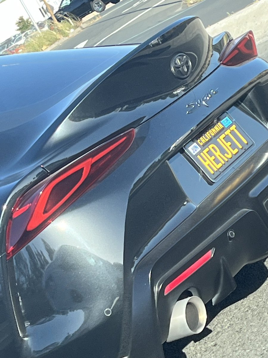 _AlexCr_'s tweet photo. Her jett on the highway is INSANE 😭 https://t.co/s8LZxkGrr6