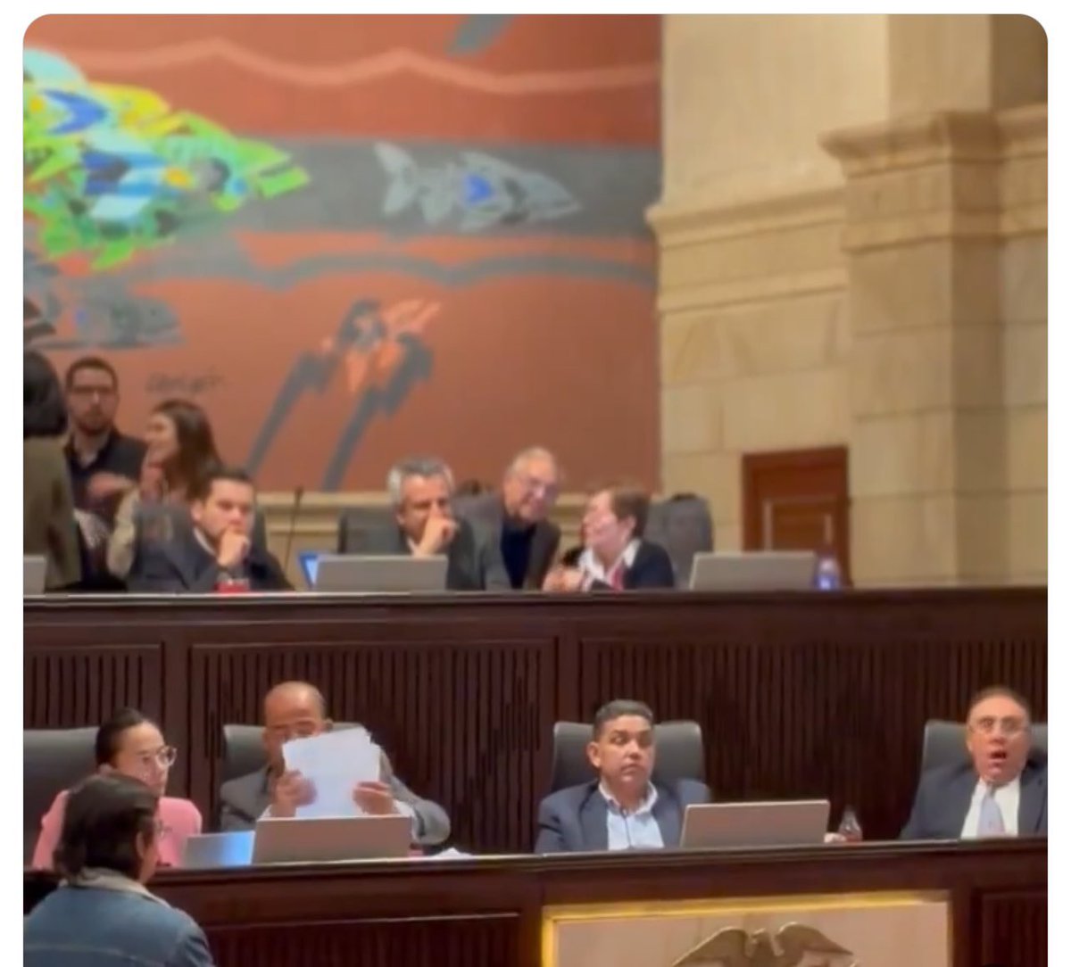 Todos estos personajes mencionados en la matriz de Olmedo López por el robo del siglo, y aún así, están liderando la reforma pensional!! Se van a robar las pensiones de todos !!!