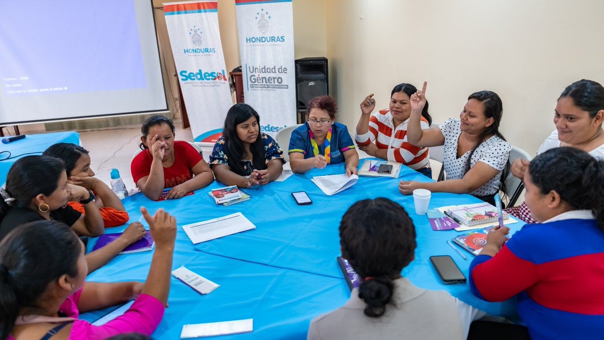 Sedesolhn's tweet photo. La @sedesolhn continúa realizando Jornadas de Intercambio de Conocimientos con mujeres pertenecientes al Pueblos Originarios por medio de la #UGEN y la #CONAPOA a miembras Pech de las comunidades Santa María del Carbón y Culmí en Juticalpa, Olancho. https://t.co/NWS47XDR9u