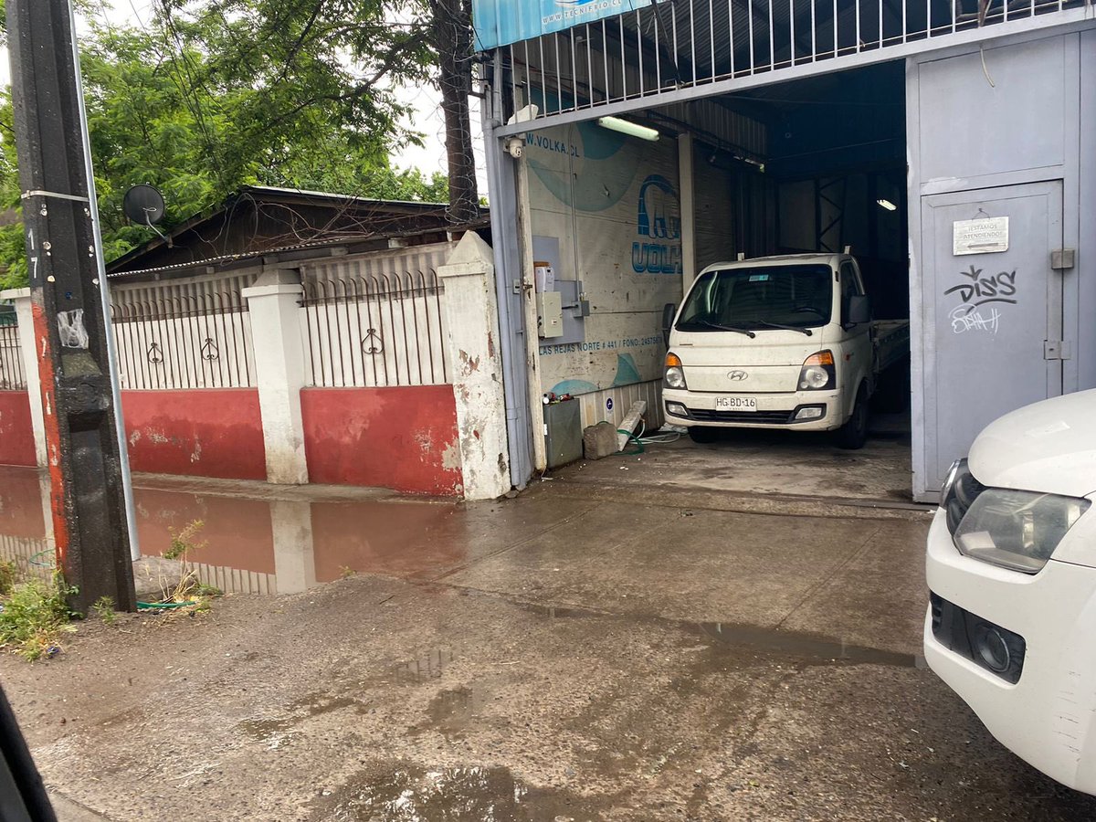 CUCO566's tweet photo. @munquintanormal Así esta María Rozas Velásquez por responsabilidad entre otros por la empresa TECNIFRIO que alzó la vereda en forma irregular cerca de 10 centímetros https://t.co/rbj3ly8gu5