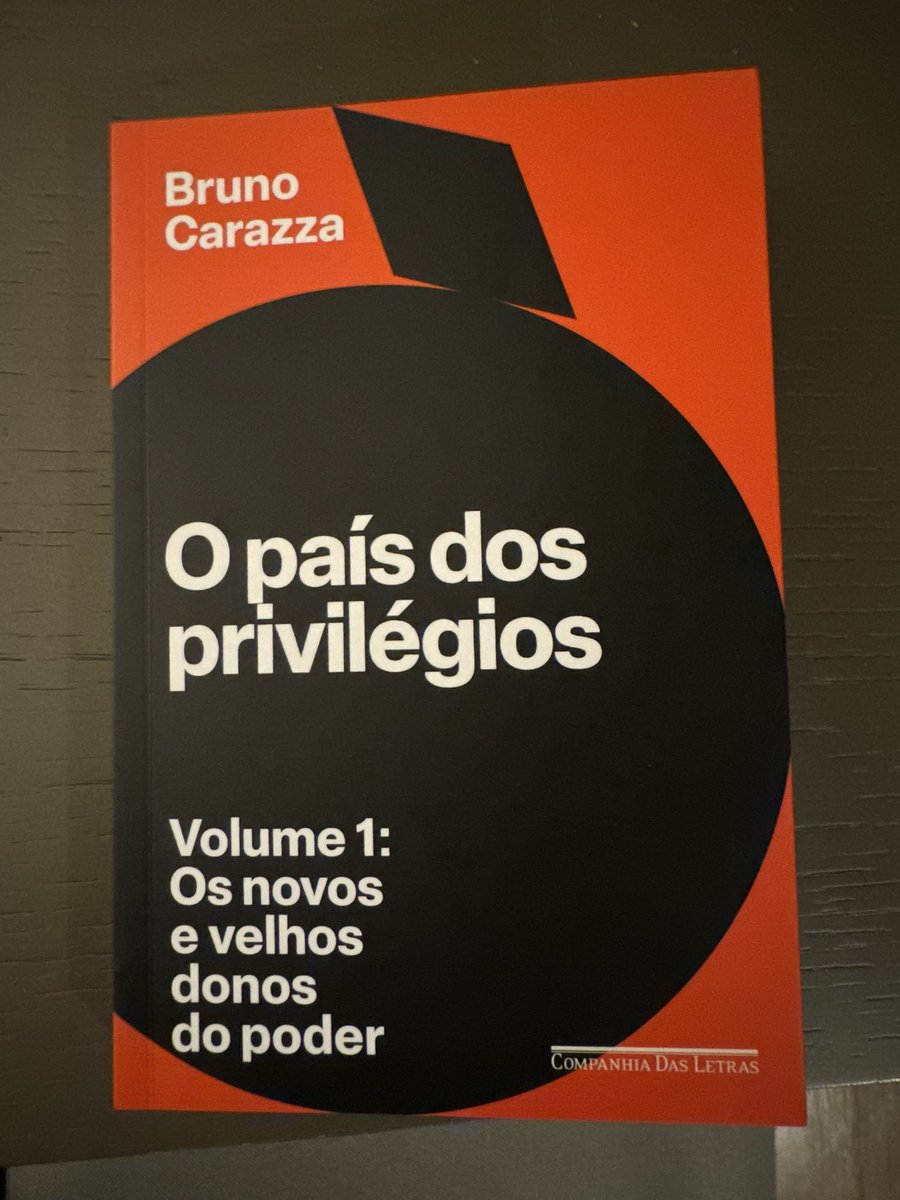 gtinocolh's tweet photo. Esta noite tive o privilégio de conversar por um longo tempo com o amigo @BrunoCarazza, que acaba de lançar o excelente livro “O país dos privilégios - Volume 1”. 

Obrigado pela cópia, Bruno, e também pelo papo e pelo chope!

Um grande abraço! https://t.co/24leyXYYny