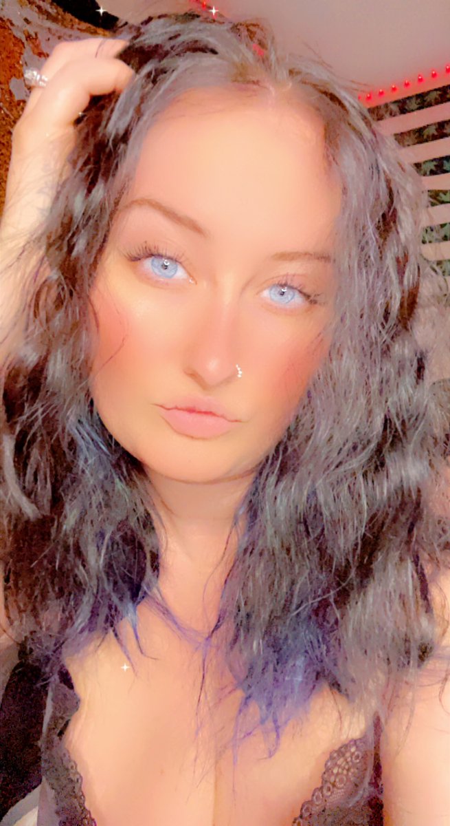 queenbsteph23's tweet photo. Eyes as blue as the sky’s 🦋💙🏙️ https://t.co/lPmHXNWOQT