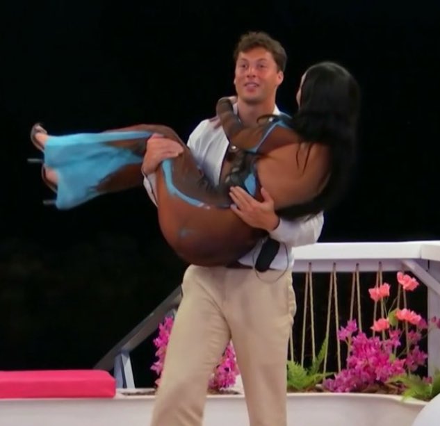 messylegends's tweet photo. we got white love, black love AND swirl. yall better b voting for all 3 of the people’s couples! #loveislandusa https://t.co/MCfsnbhElq