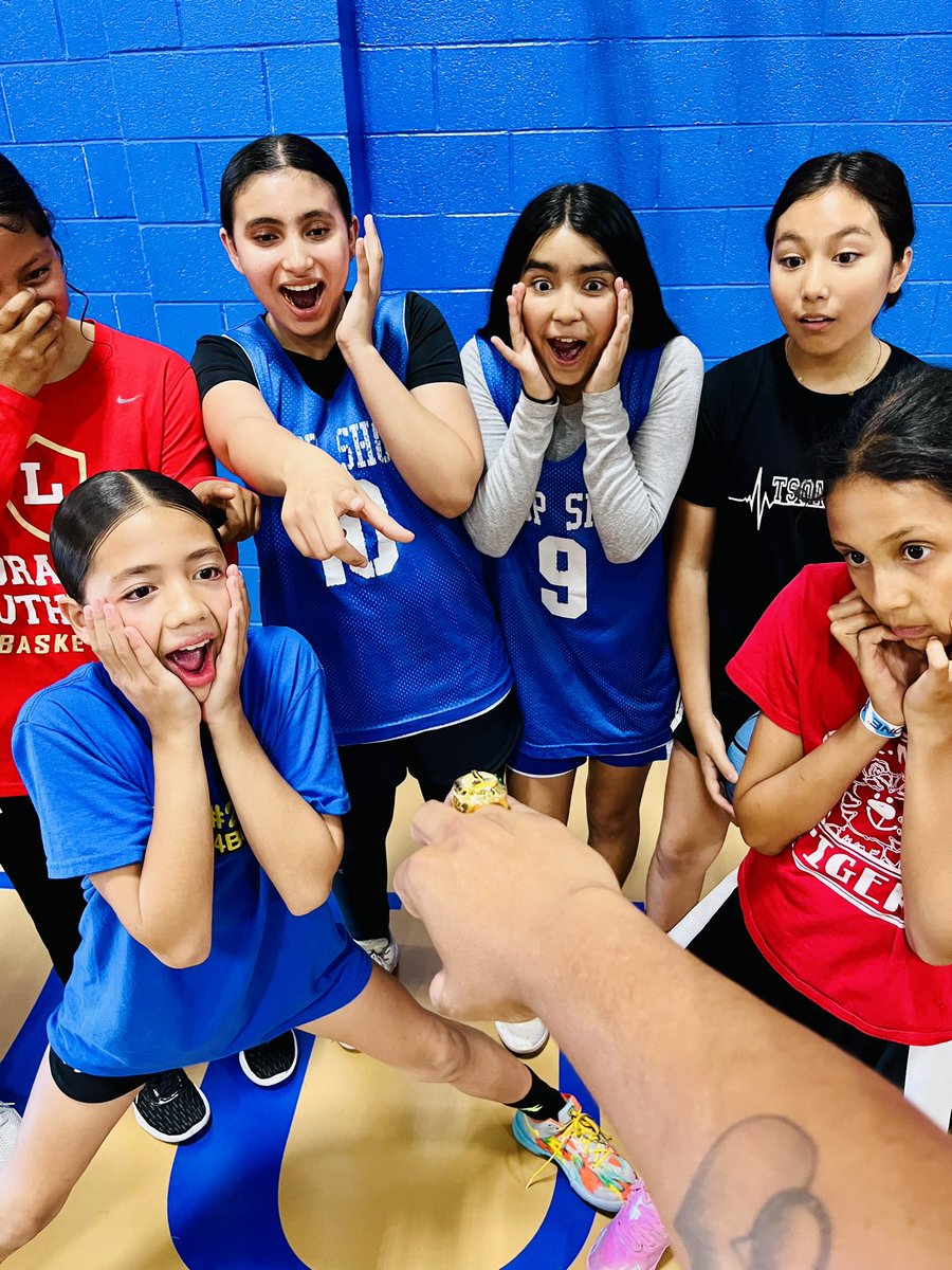 kb8thekid's tweet image. My girls 😂 @nikebasketball @Nike #mambaring #girldad #mygirls #hoopshowgirls #mamba #kobe #sheath