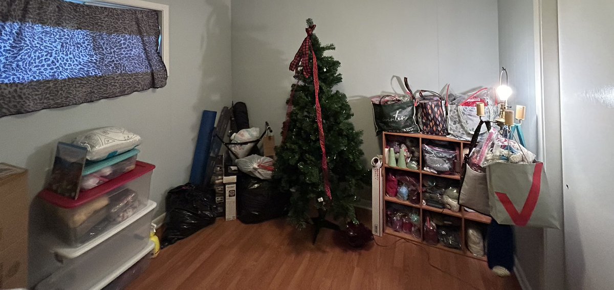 coffeegirl_77's tweet photo. #workinprogress #craftroom #crochet https://t.co/K92Q1Q8KIU