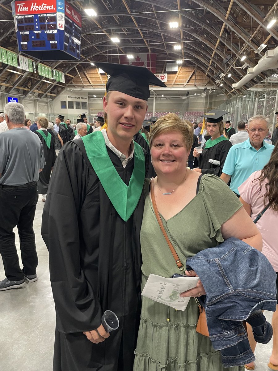 broekfarms's tweet photo. Another chapter comes to an end.  Ridgetown College  in the fall!!!! https://t.co/PAT6KDZHNh