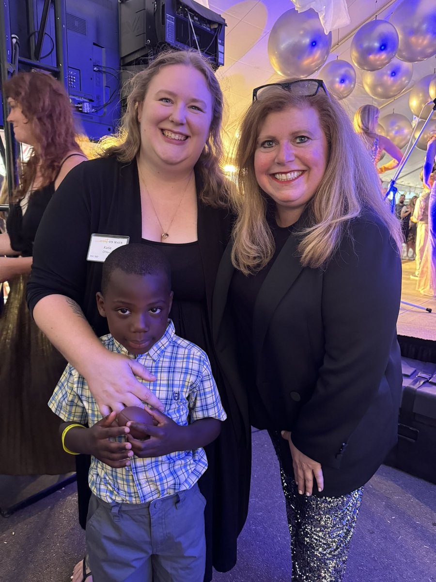 MottChildren's tweet photo. What a wonderful evening! Proceeds from tonight’s #EventonMain will benefit the @CharlesWoodson Clinical Research Fund at Mott, which enables doctors and scientists to take on childhood conditions and diseases. Since 2009, Event on Main has raised more than $5.5 million for Mott! https://t.co/P1AdmTshnD