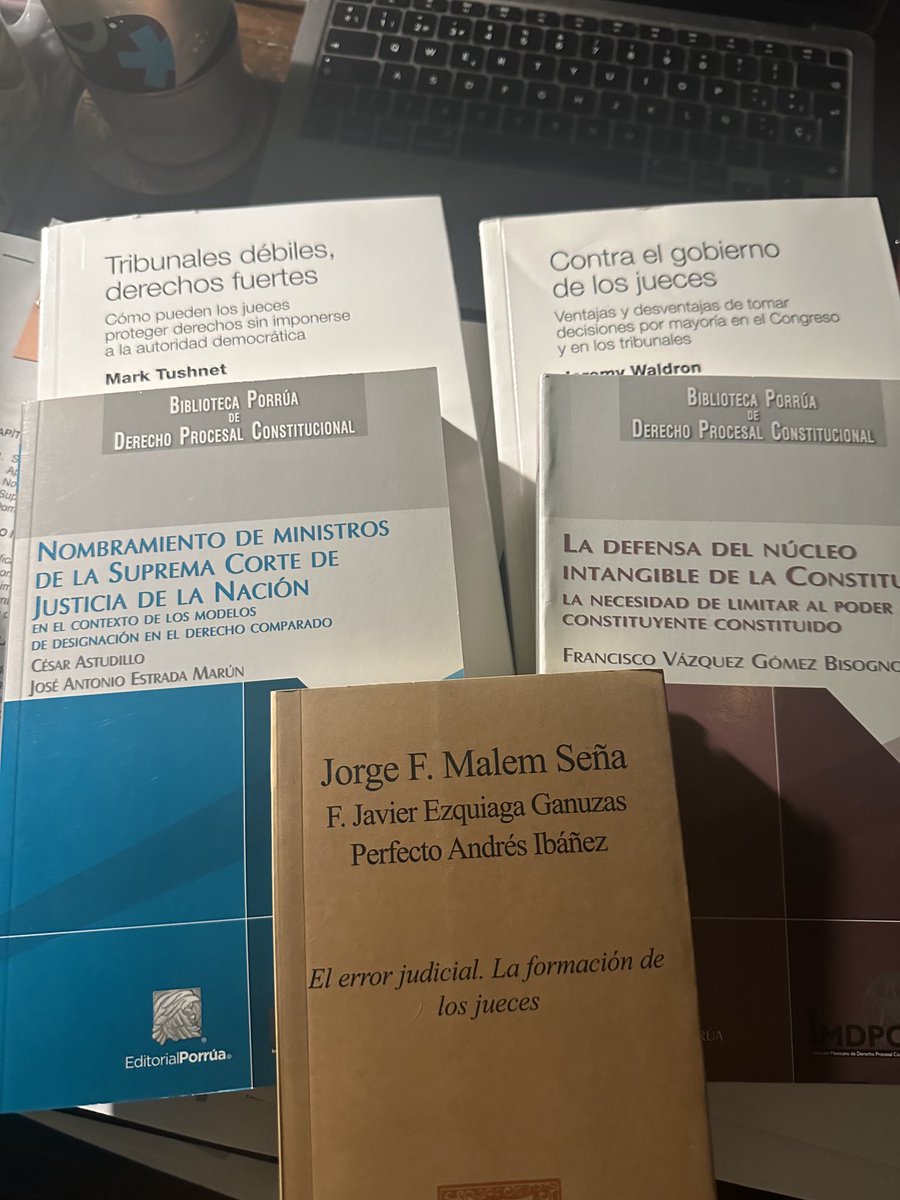 jlobatod's tweet photo. A preparar el debate, esperemos que en serio exista…. https://t.co/5TLwbK754Y