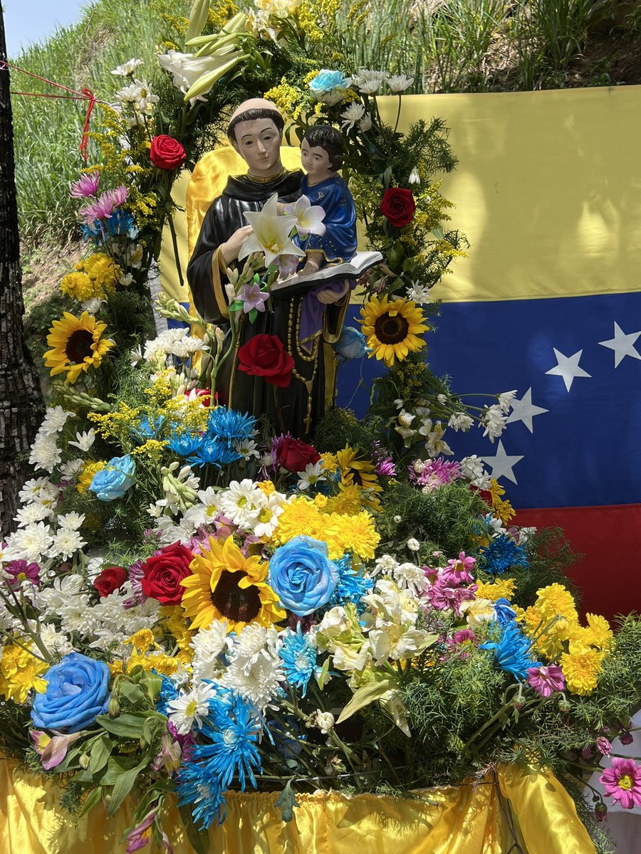 cde_valle's tweet photo. Con Ofrendas, música y bailes, le rendimos homenaje hoy a San Antonio. #ElValleTieneConQue
@_LaAvanzadora 
@CDCECaracas 
@NicolasMaduro https://t.co/9bQAg8psRG