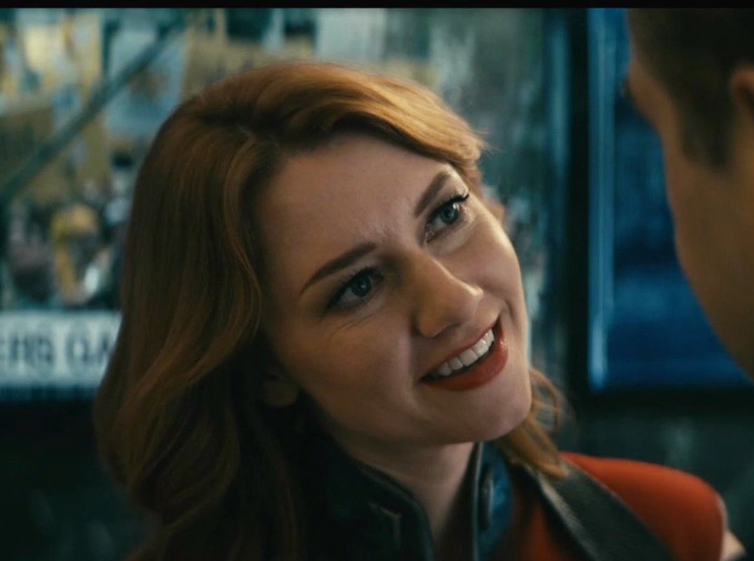 Batman_Beware's tweet photo. Same actress https://t.co/YXdkNHktRs