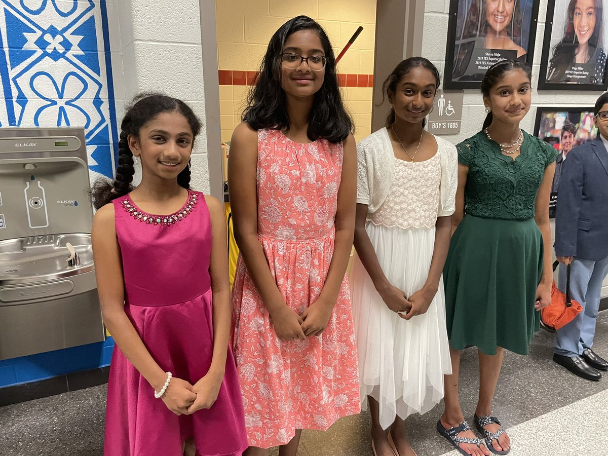 MrsJoyceRLC5th's tweet photo. 5th Grade Promotion Ceremony 👏🎉 https://t.co/bccZnogQ5q