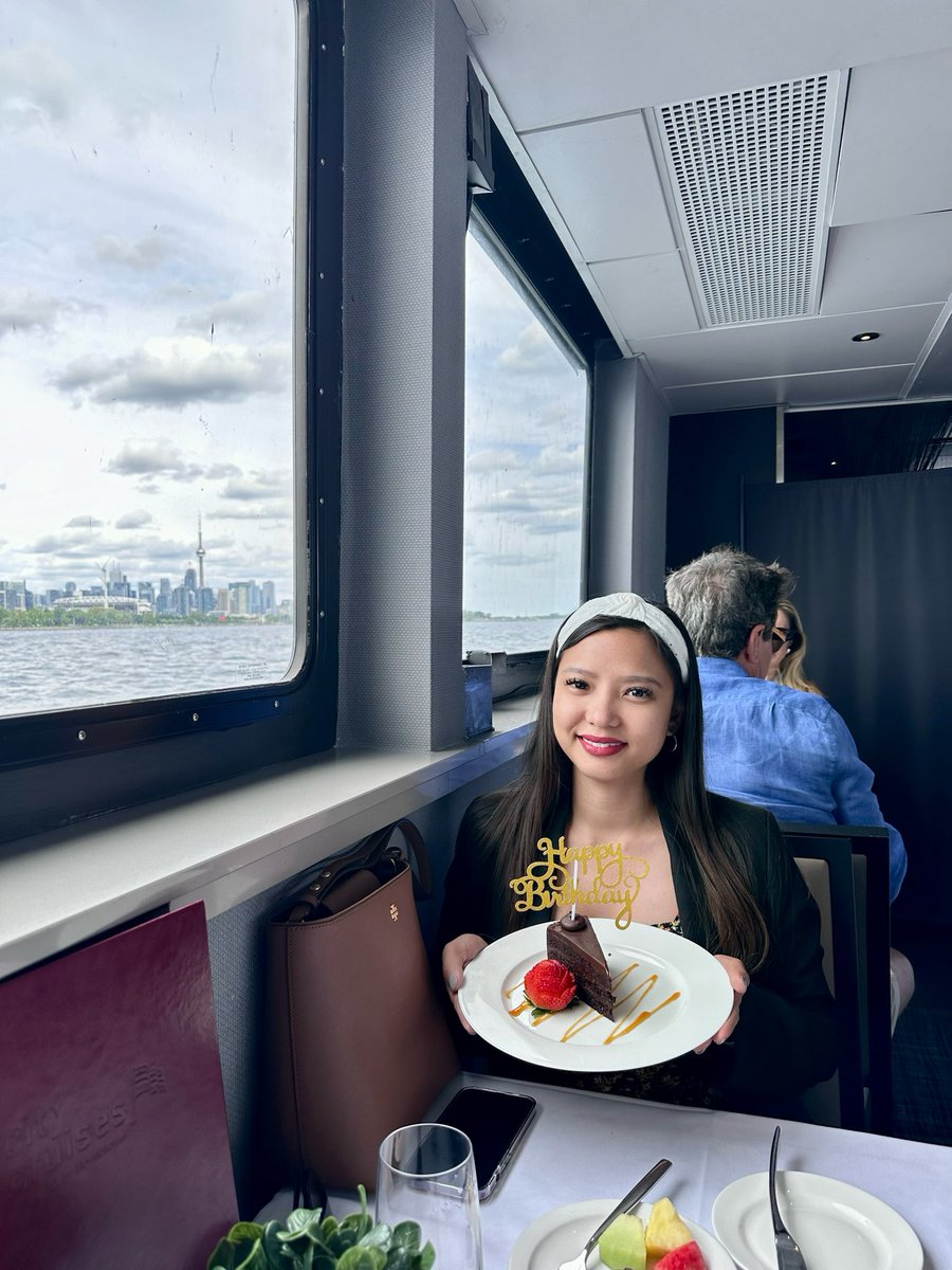 joyarianna's tweet photo. 📍Toronto 🇨🇦
#30thbirthdaytrip https://t.co/ukOj8QrHE4