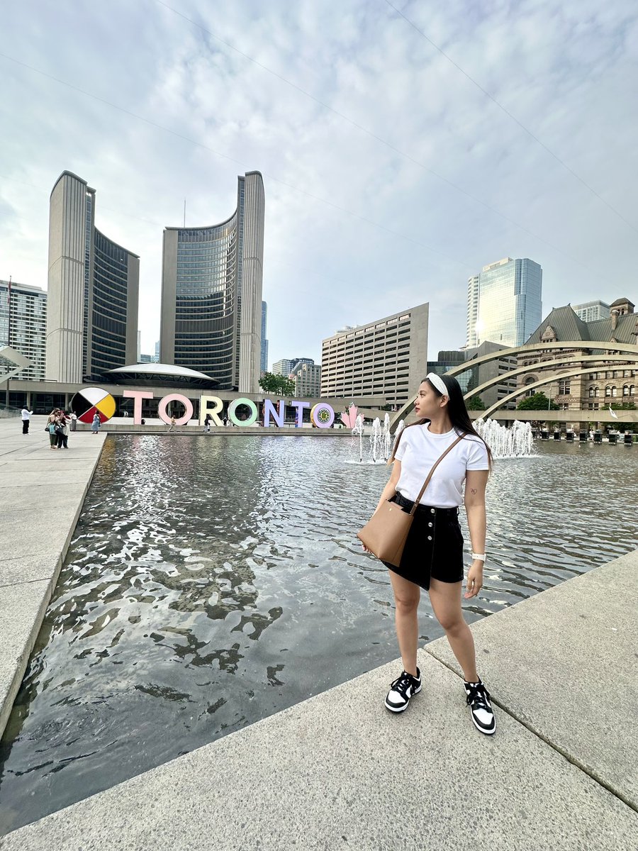 joyarianna's tweet photo. 📍Toronto 🇨🇦
#30thbirthdaytrip https://t.co/ukOj8QrHE4