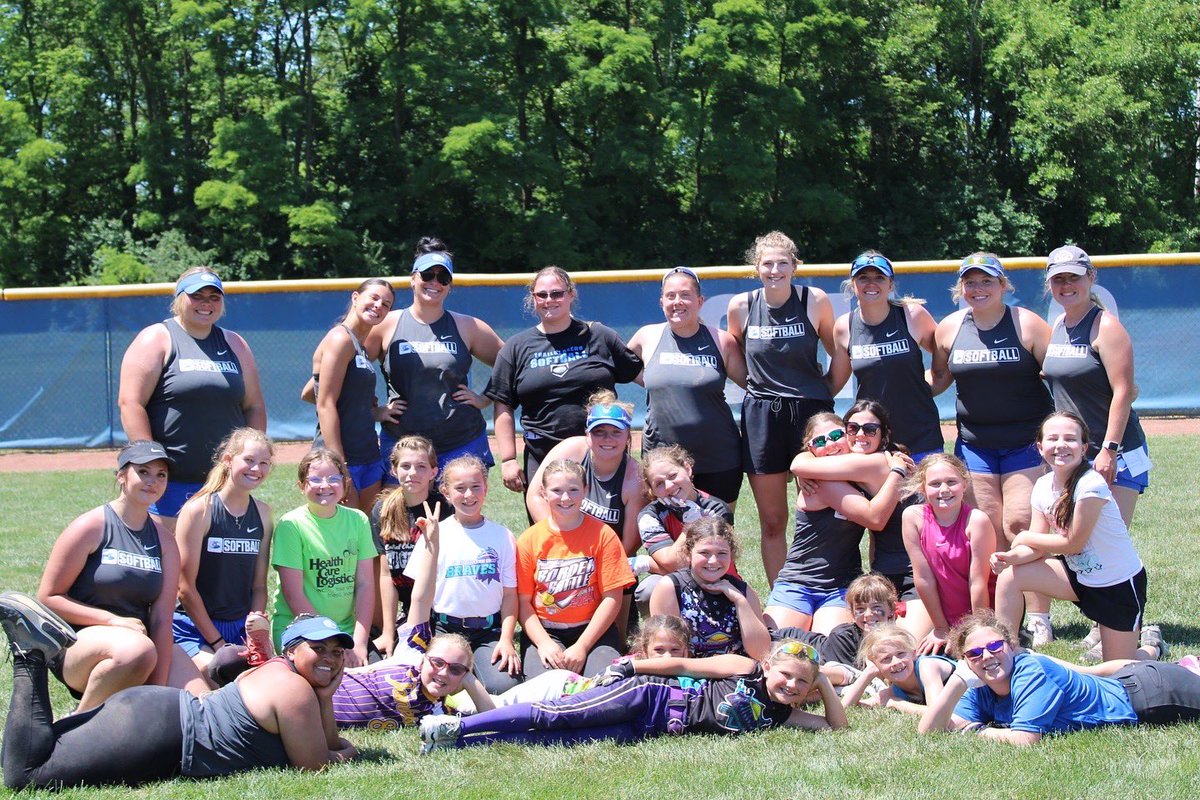 OhioChr_SB's tweet photo. What a better way to spend national softball day then spending it doing something we love!?!? Our blazer camp &amp; mini blazer camp came and showed out today 🔥💙🤍💙🤍 #blazernation https://t.co/aMN9ss3Hmi