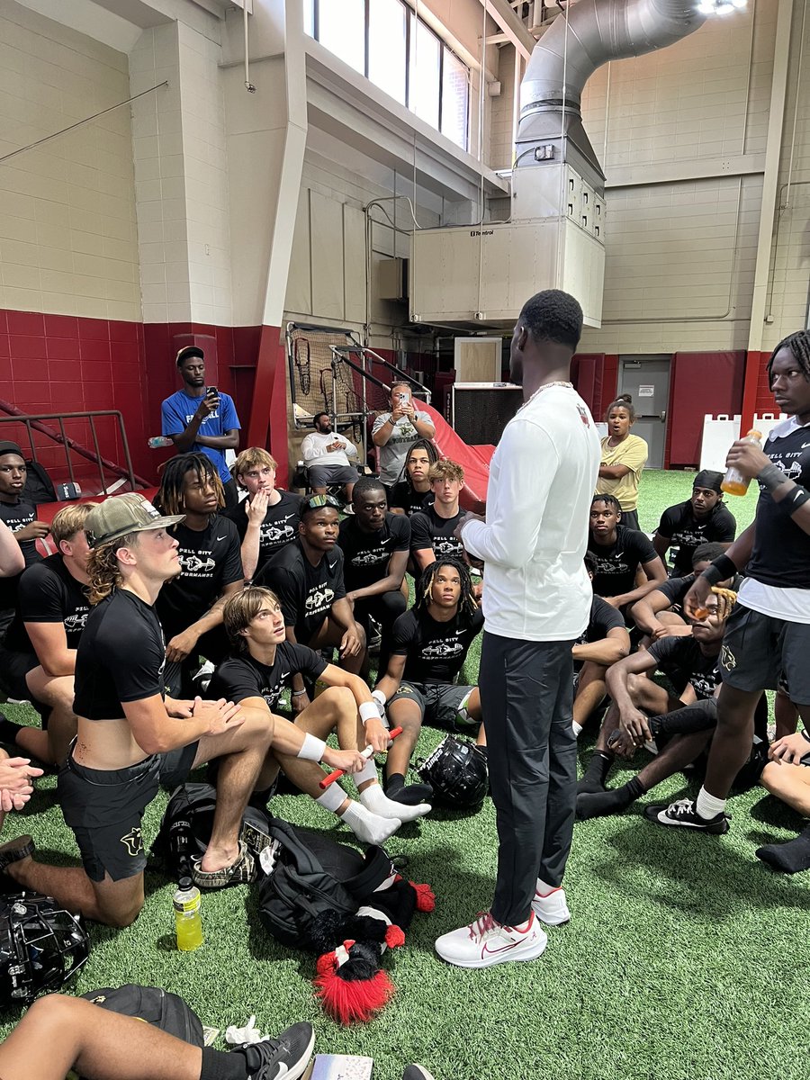 PellCityFTBL's tweet photo. Thank You @ArnoldTerrion 🔥First Round Draft pick for the @Lions giving our Panthers the keys 🔑 to success❗️@AlabamaFTBL @nickbgentry @CoachBertB 

Let’s Make History 🥇

#UTAW 🌏 #GoPanthers 🐾 https://t.co/ULLedUNSyy