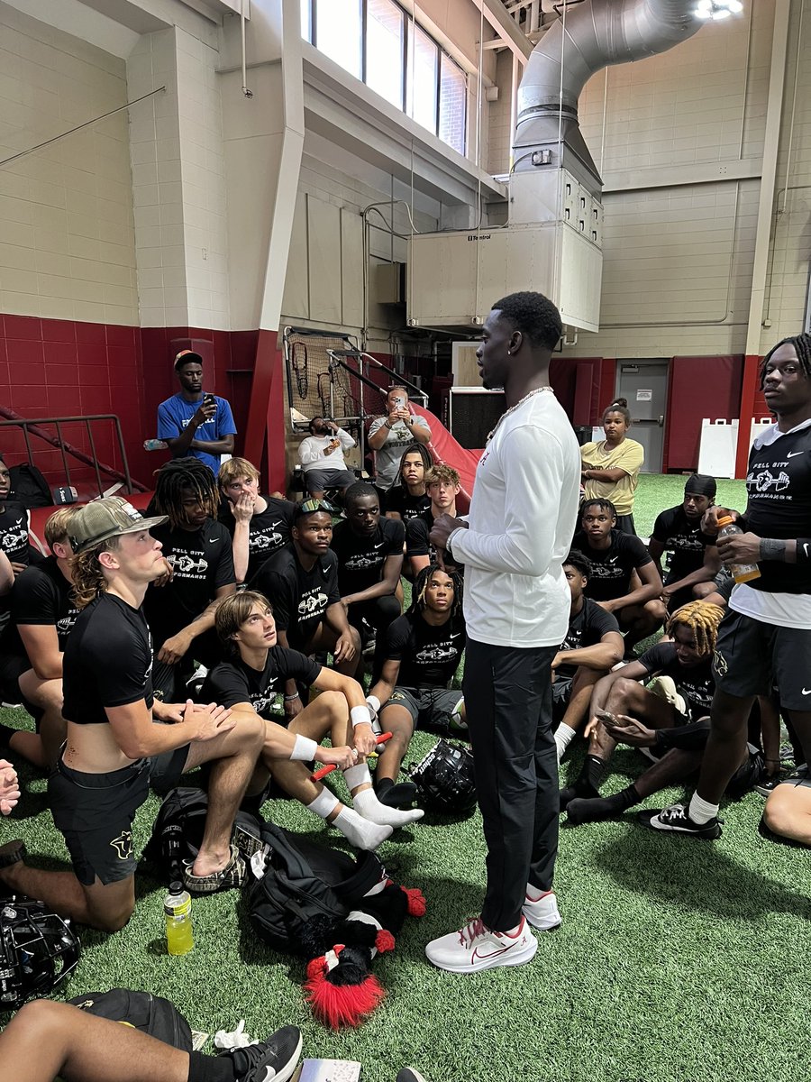 PellCityFTBL's tweet photo. Thank You @ArnoldTerrion 🔥First Round Draft pick for the @Lions giving our Panthers the keys 🔑 to success❗️@AlabamaFTBL @nickbgentry @CoachBertB 

Let’s Make History 🥇

#UTAW 🌏 #GoPanthers 🐾 https://t.co/ULLedUNSyy