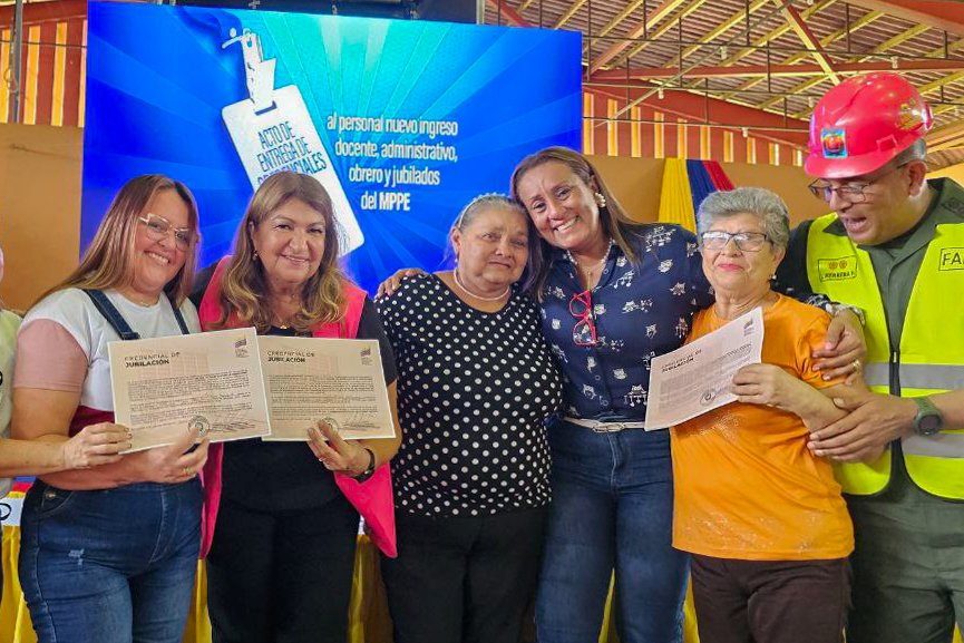 Gracias a las políticas educativas e inclusión del pdte. <a href="/NicolasMaduro/">Nicolás Maduro</a> también reconocemos la dedicación y entrega de 453 jubiladas/os.

@MPPEDUCACION