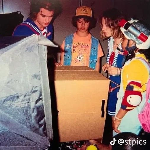 If anyone needs me I’m chillin in a Russian elevator with the fam 
#qualityfamilytime