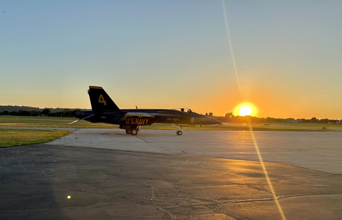 hawkridge5's tweet photo. Blue Angels hanging out in LAX. #LaCrosse #Airshow #Wisconsin https://t.co/aaikIyLZDG