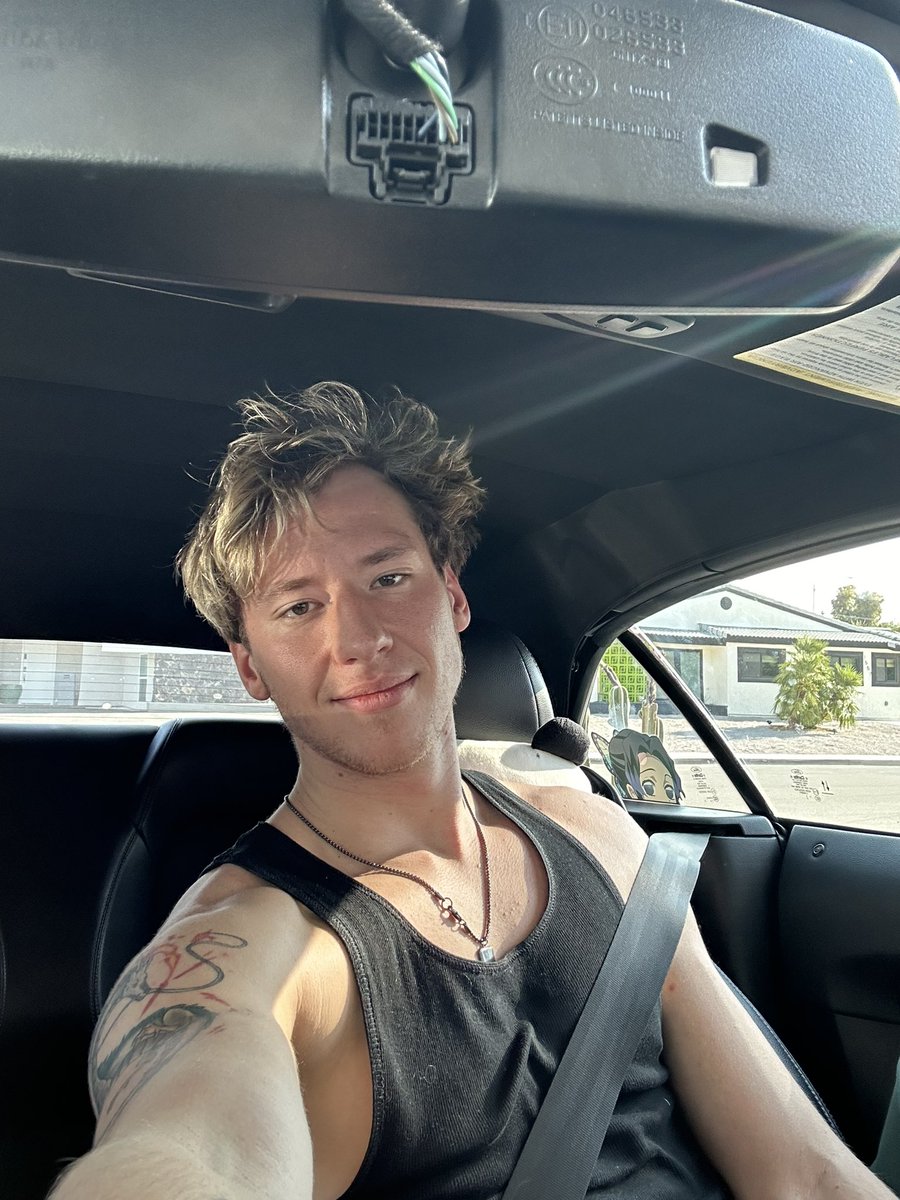 Chapapi14's tweet image. Ive been trying so many different hair styles but i think this one slaps