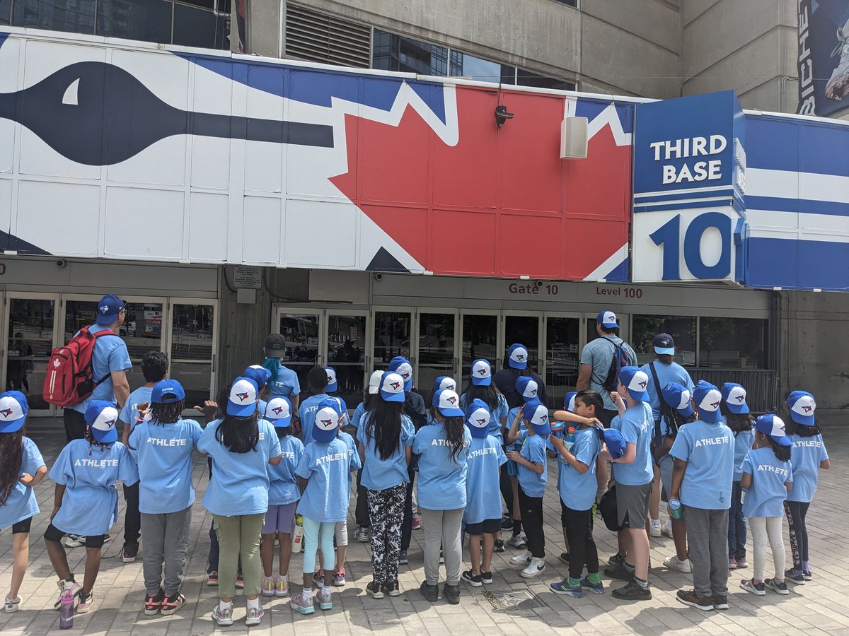 Mrs Hutchinson tweet media