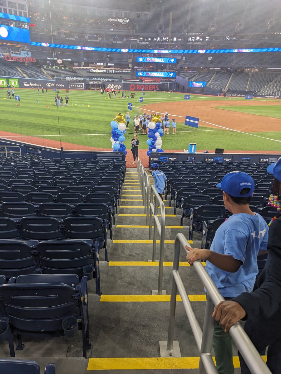 Mrs Hutchinson tweet media