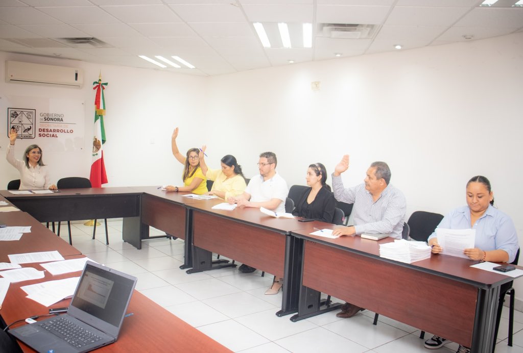 SonoraBienestar's tweet photo. 🖇️ Hoy se llevó a cabo la 1ra. Sesión Ordinaria del Comité Técnico de los programas #ManoConMano y Cuidar a Quienes Cuidan, para cumplir con lo dispuesto en las reglas de operación

Su importancia recae en fortalecer el proceso de los programas sociales para la población objetivo https://t.co/JEj6T5KF00