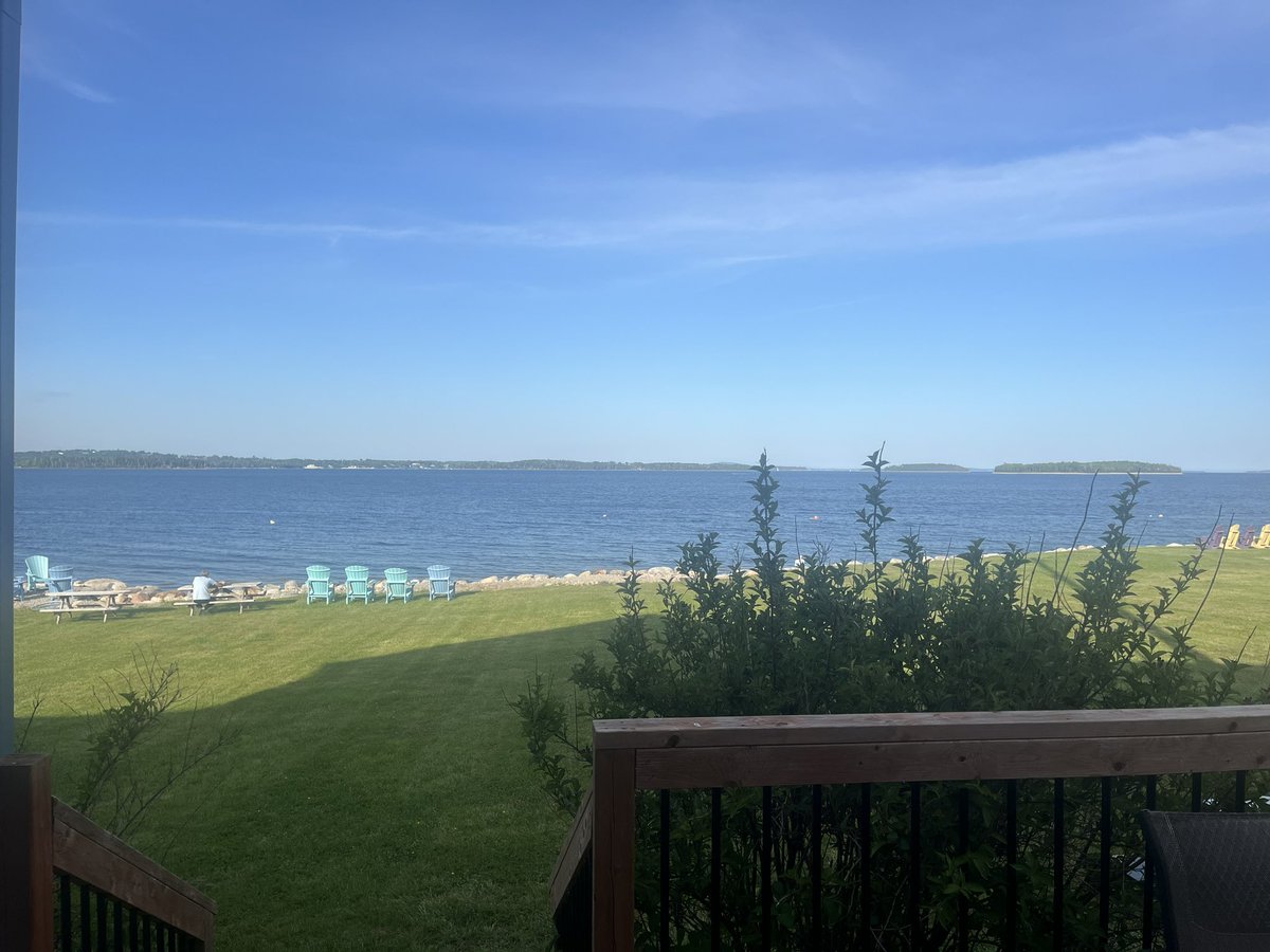 BritImportHubby's tweet photo. I could get used to working down here https://t.co/39f0uGOE0f