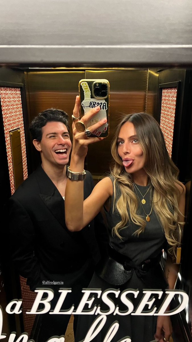 CA2LOTA's tweet image. 📸 | @alfredgarcia en la Gala de los Premios de la Academia de la Moda Española con #CelineVanHeel. 🌞
#PremiosModaRTVE

- Fotografía de Celine:
instagram.com/celinevanheel?…