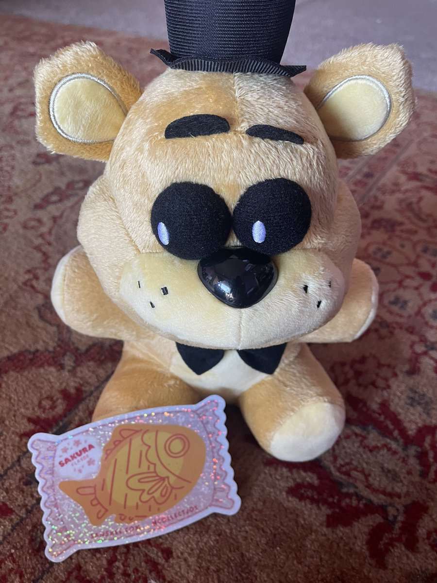 KhariDoodles's tweet photo. MY SANSHEE GOLDEN FREDDY IS HERE !! 
I LOVE HIM, ALSO A BONUS STICKER ?? LETS GOOO 
#FNAF #Sanshee #CollectJoy https://t.co/wJGXC6A4TV