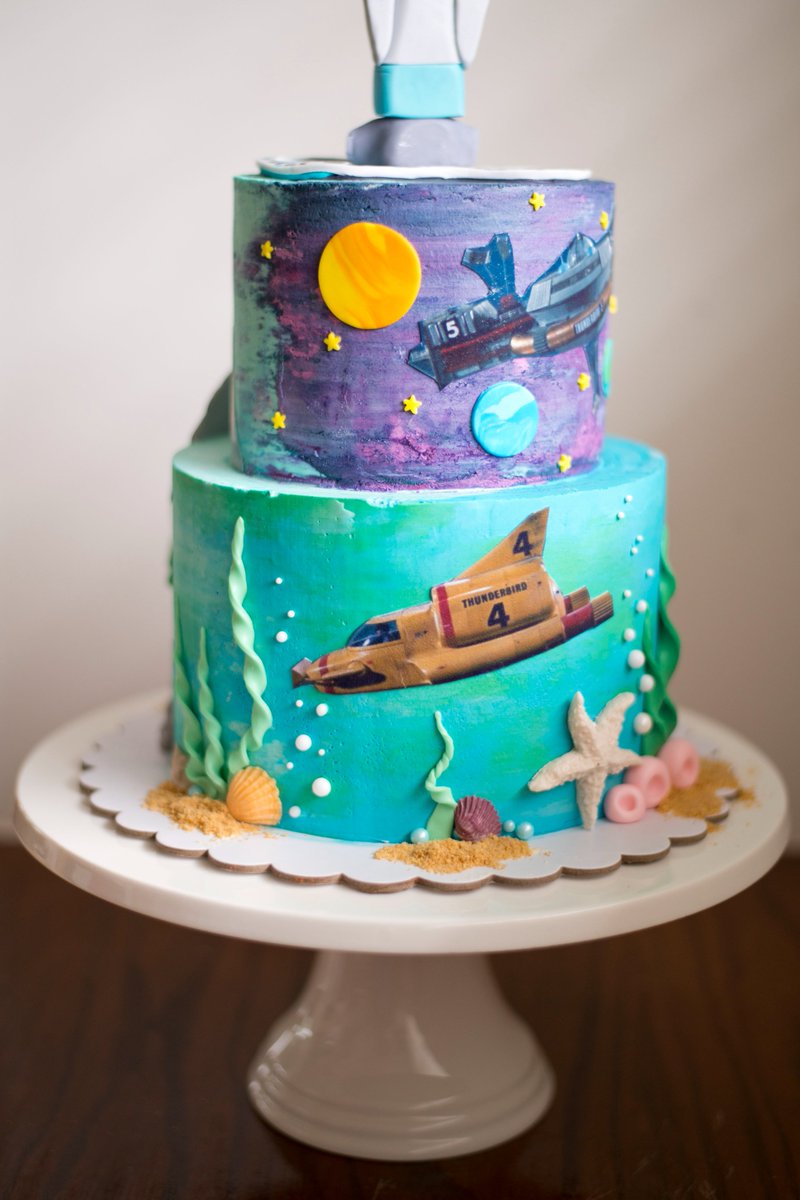 SaskiaJoy's tweet photo. @ImJamieAnderson I made a cake. #Thunderbirds #Thunderbirdscake https://t.co/kfbT7gxvLY
