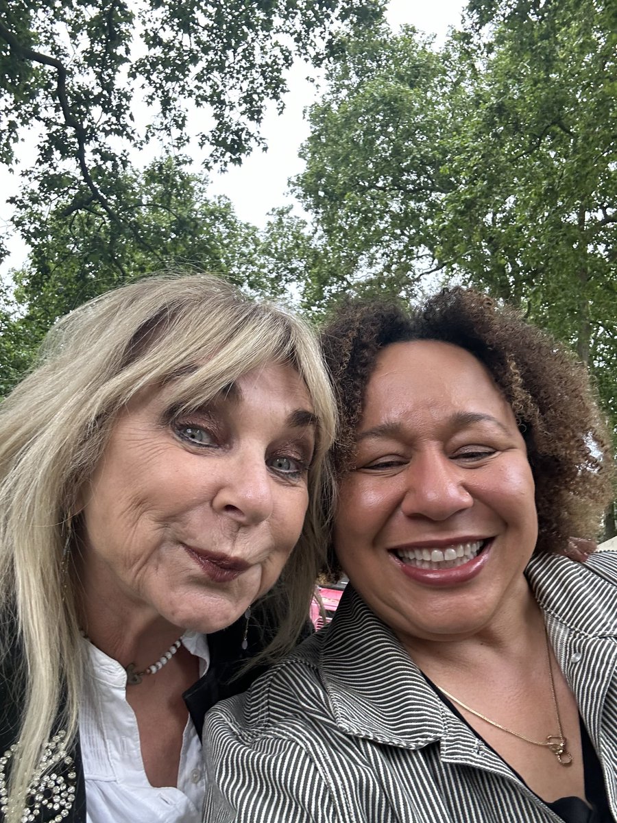 NikkiOMay's tweet image. Book people are the best people.
@WomensPrize
#buzzing
@chemelumadu @TillyLovesBooks  @Shotsblog @HelenLederer