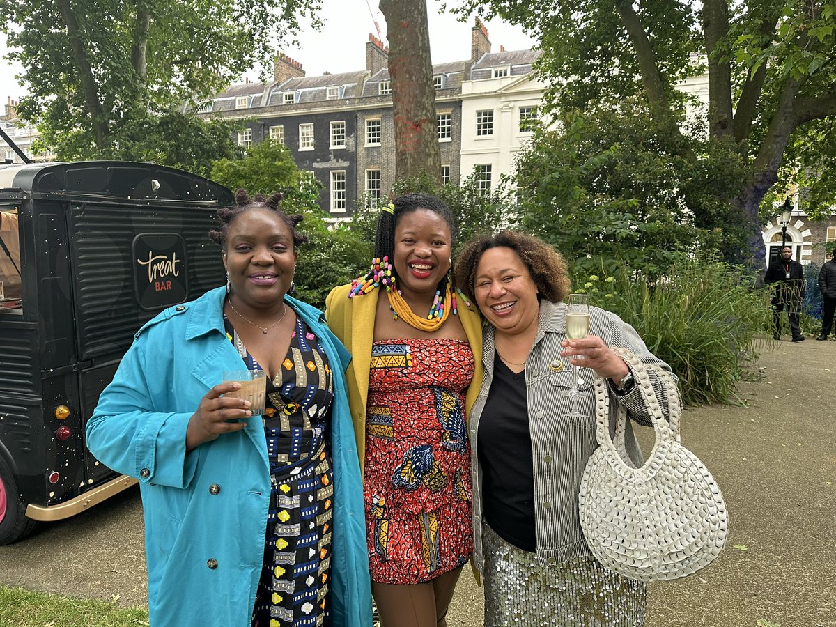 NikkiOMay's tweet image. Book people are the best people.
@WomensPrize
#buzzing
@chemelumadu @TillyLovesBooks  @Shotsblog @HelenLederer