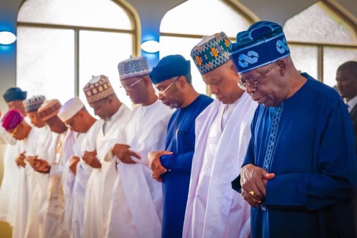 ChrisEjiofor7's tweet photo. @instablog9ja Let's pray over the new $2.25 Billion that just arrived https://t.co/O6I4jldt84