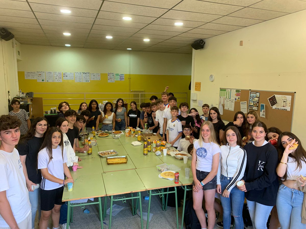 Un cop acabat el tema de 'La nourriture', l'alumnat de 2n d’ESO de Francès han elaborat un plat i un vídeo explicatiu per grups. Vous êtes d'excellents cuisiniers!! 👏🏼👏🏼👏🏼